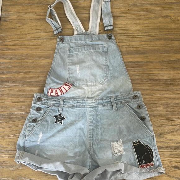 Forever 21 Overall Shorts - Light Wash with Patches - Picture 3 of 8